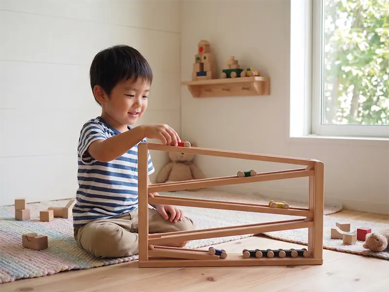 動きを楽しむ 木のおもちゃ