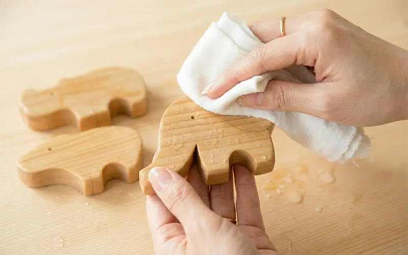 基本は乾拭きで