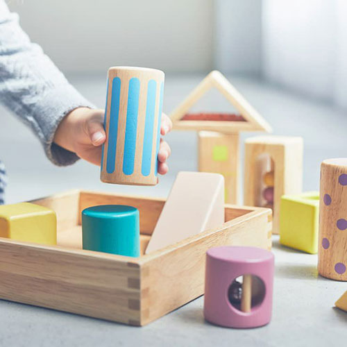 出産祝いに知育玩具